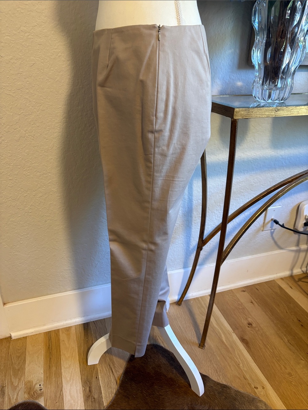 Lafayette 148 New York Cropped Bleeker pant. Size 2